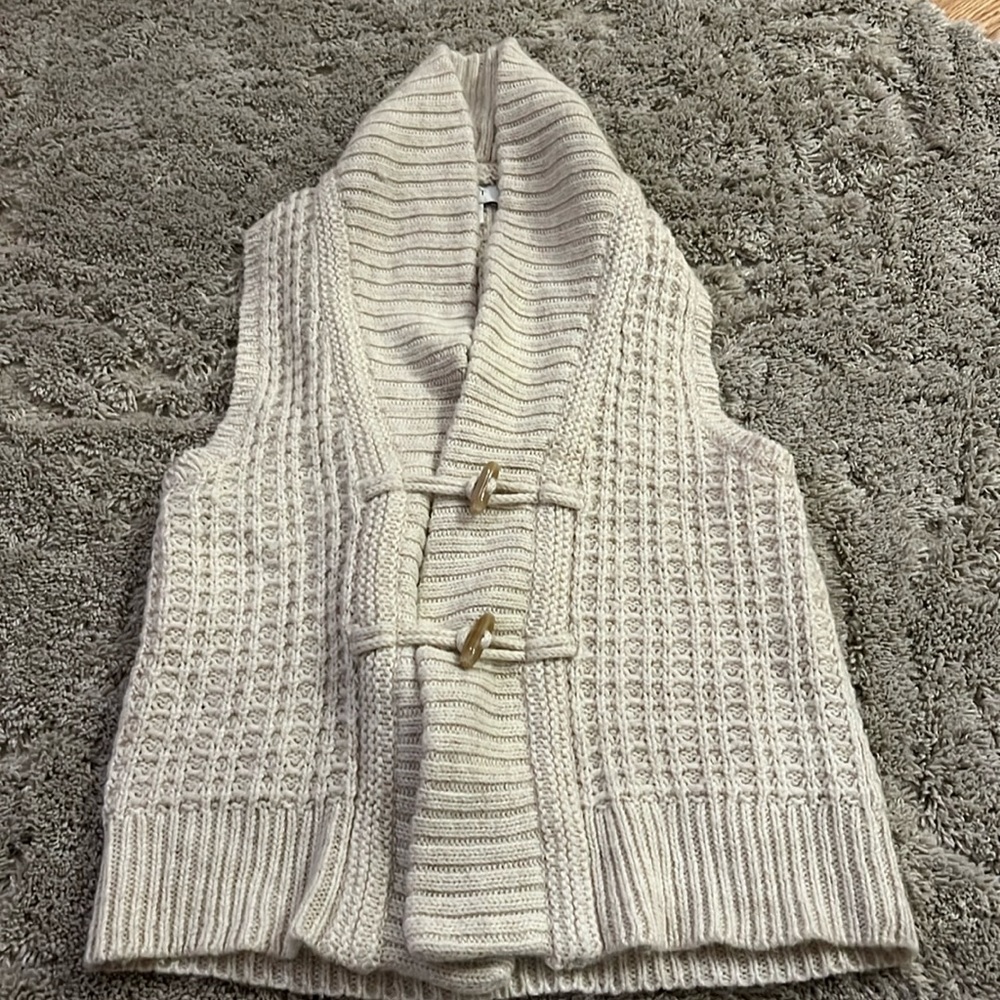 Knitted sleeveless sweater